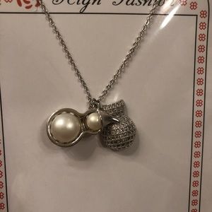 pearl necklace